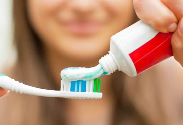 Irrigador dental después del cepillado de dientes